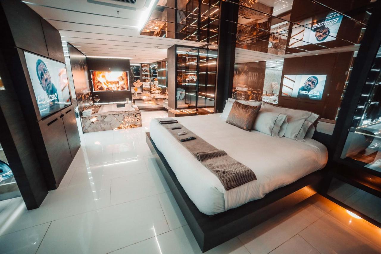 1Million Luxury Suites Medellín Buitenkant foto