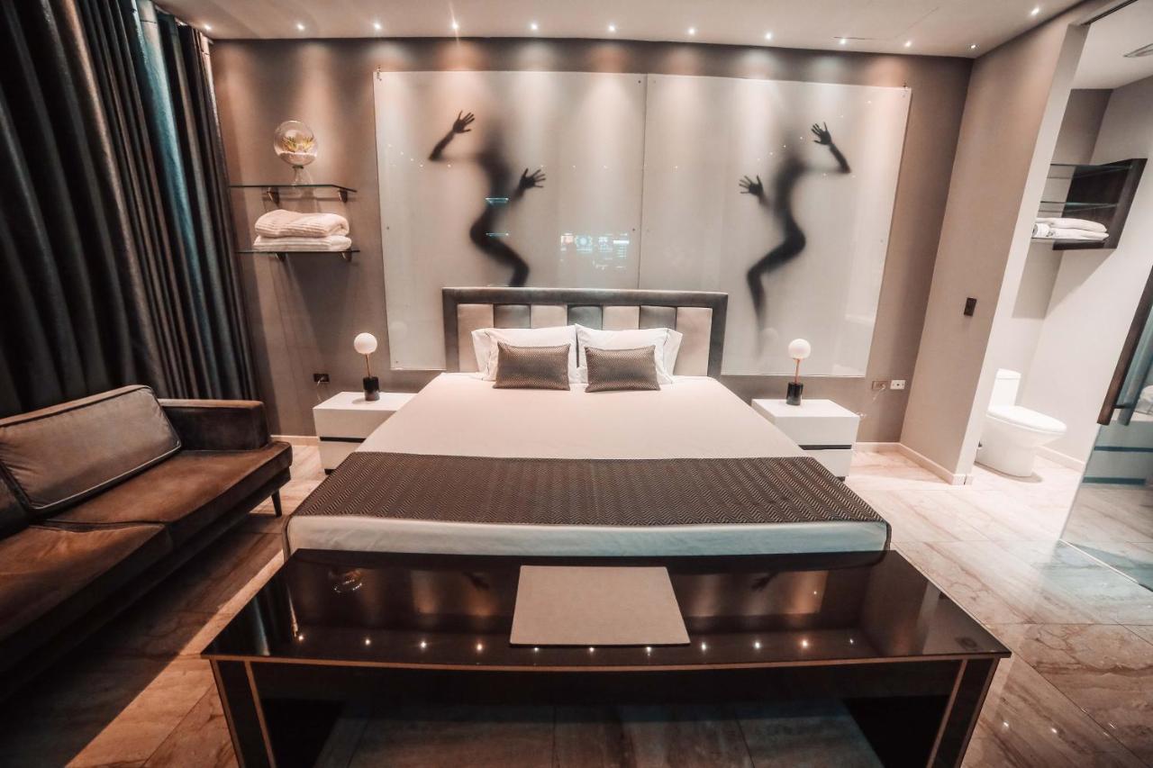 1Million Luxury Suites Medellín Buitenkant foto