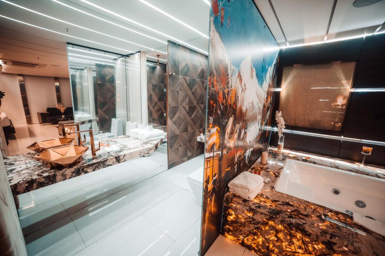 1Million Luxury Suites Medellín Buitenkant foto