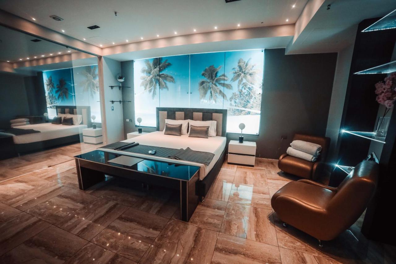 1Million Luxury Suites Medellín Buitenkant foto