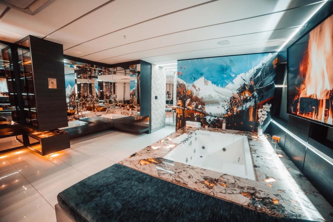 1Million Luxury Suites Medellín Buitenkant foto