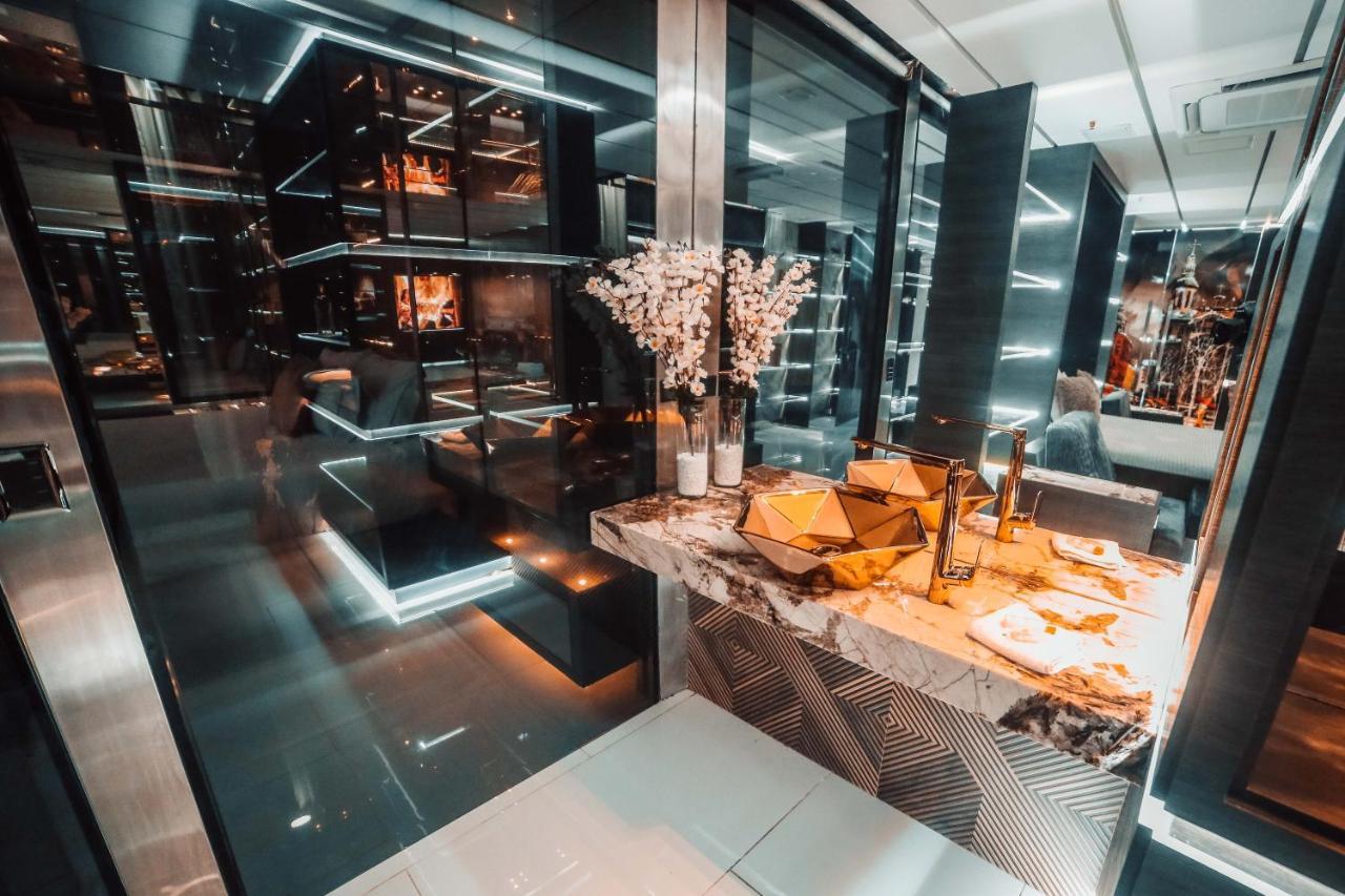 1Million Luxury Suites Medellín Buitenkant foto