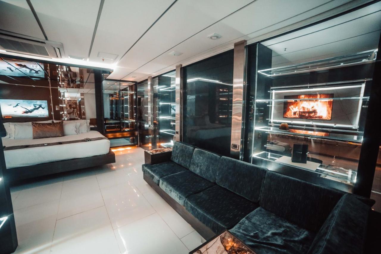 1Million Luxury Suites Medellín Buitenkant foto