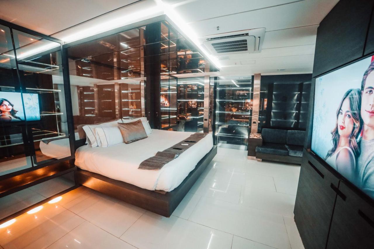 1Million Luxury Suites Medellín Buitenkant foto