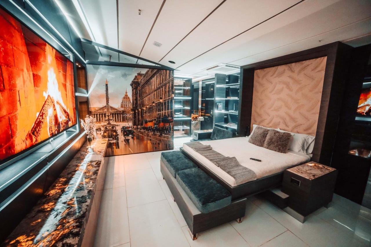 1Million Luxury Suites Medellín Buitenkant foto