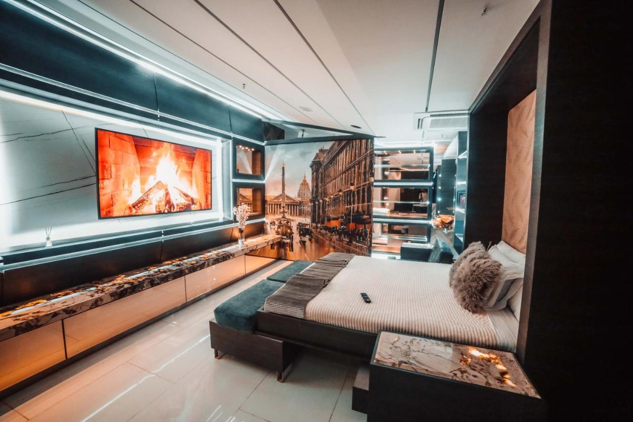 1Million Luxury Suites Medellín Buitenkant foto