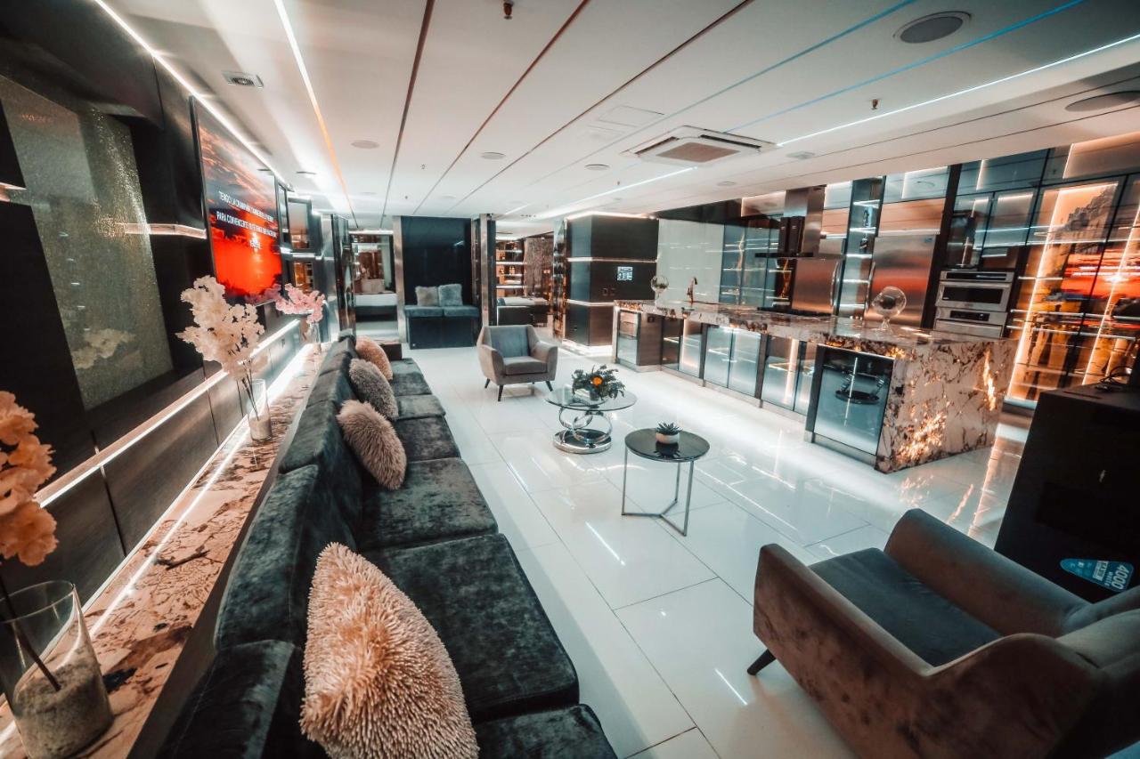 1Million Luxury Suites Medellín Buitenkant foto