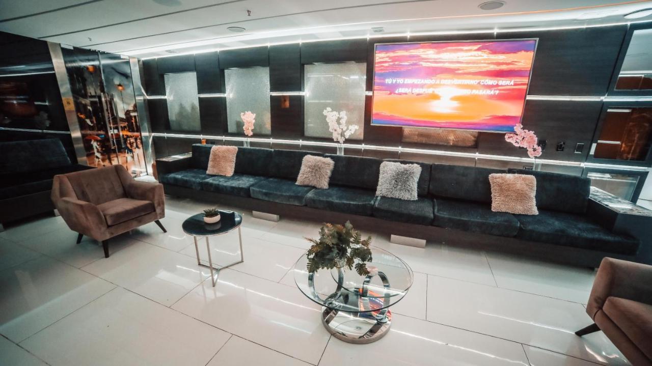1Million Luxury Suites Medellín Buitenkant foto
