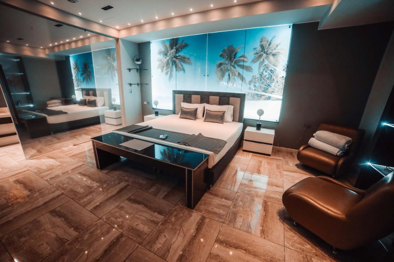 1Million Luxury Suites Medellín Buitenkant foto