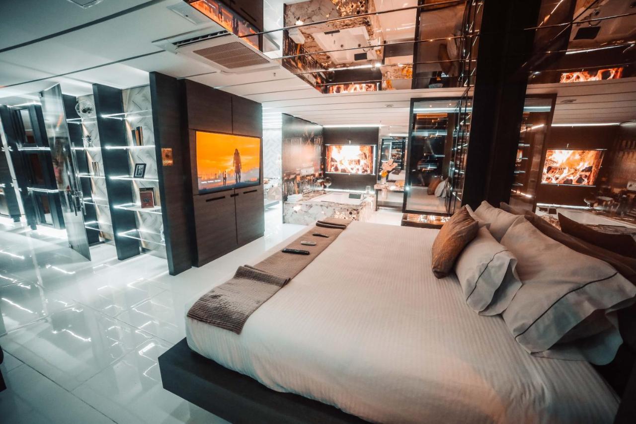 1Million Luxury Suites Medellín Buitenkant foto