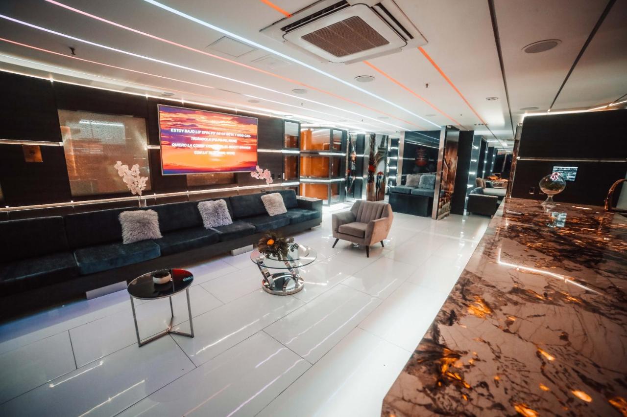 1Million Luxury Suites Medellín Buitenkant foto