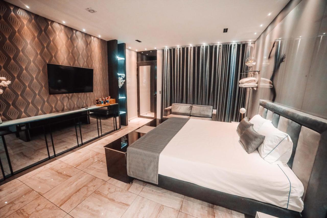 1Million Luxury Suites Medellín Buitenkant foto