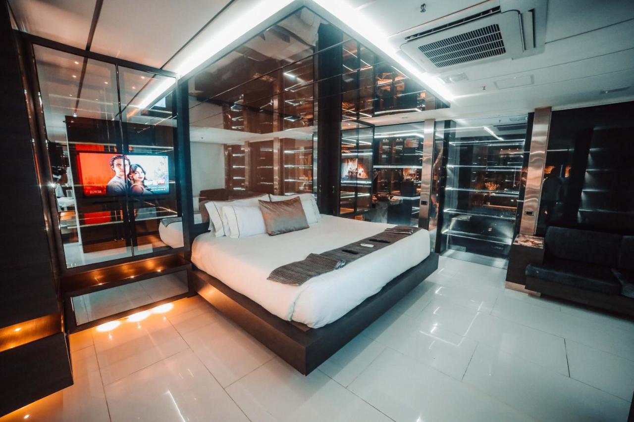 1Million Luxury Suites Medellín Buitenkant foto
