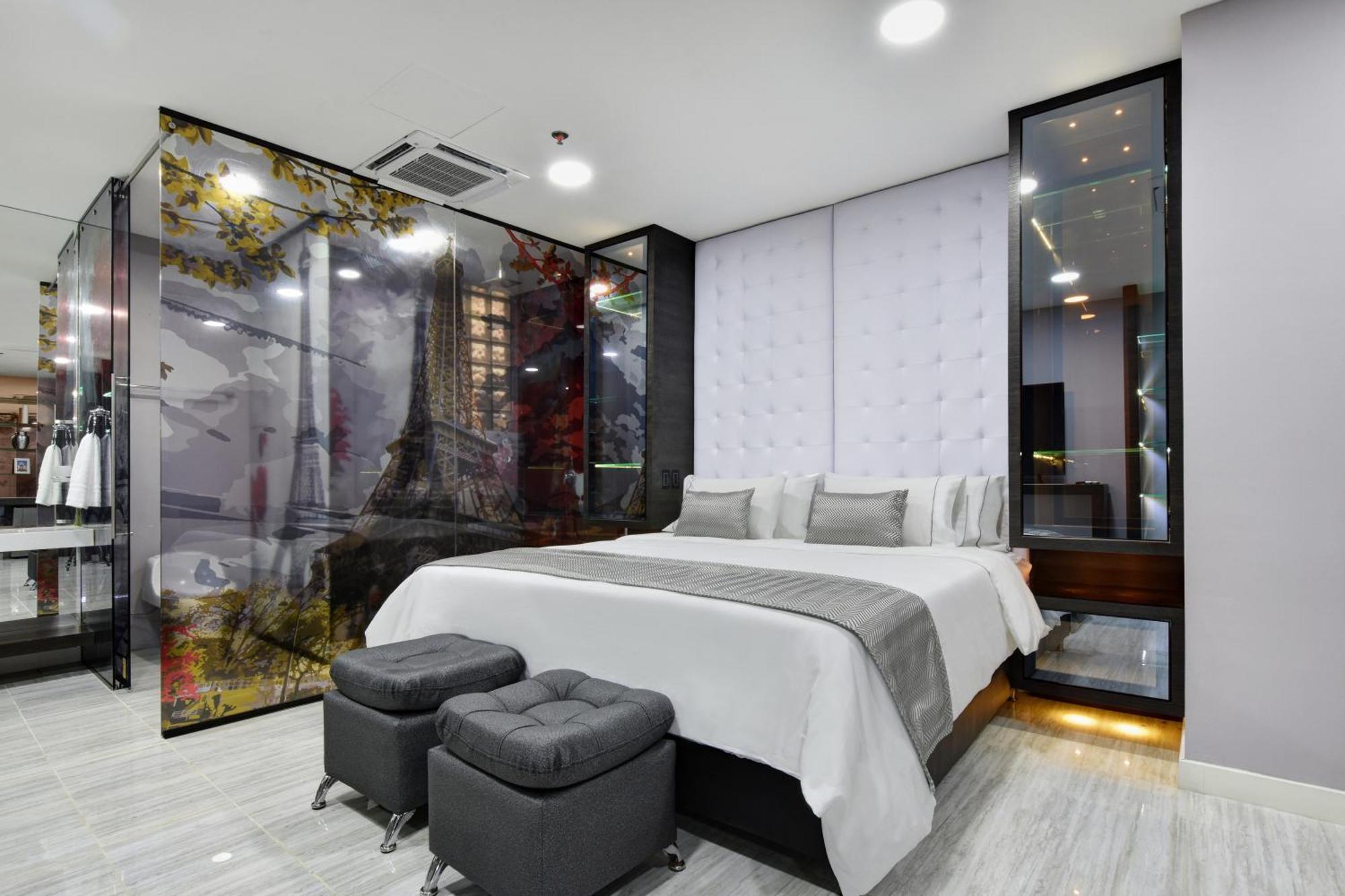 1Million Luxury Suites Medellín Buitenkant foto
