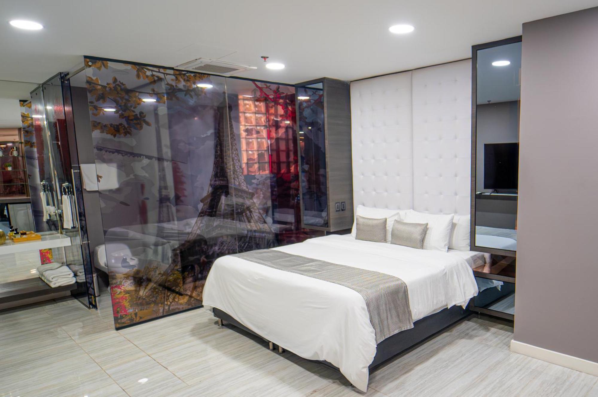 1Million Luxury Suites Medellín Buitenkant foto