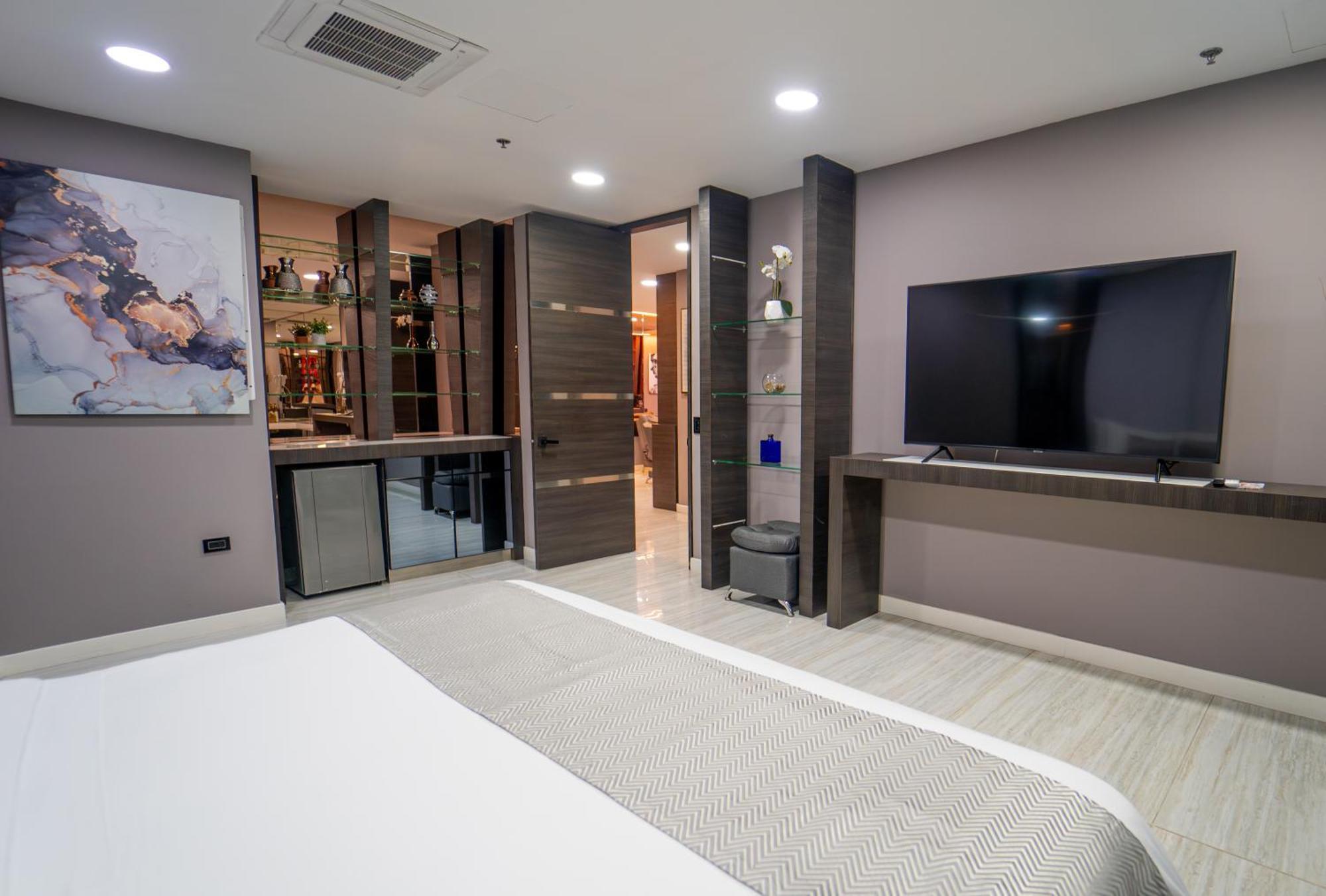 1Million Luxury Suites Medellín Buitenkant foto