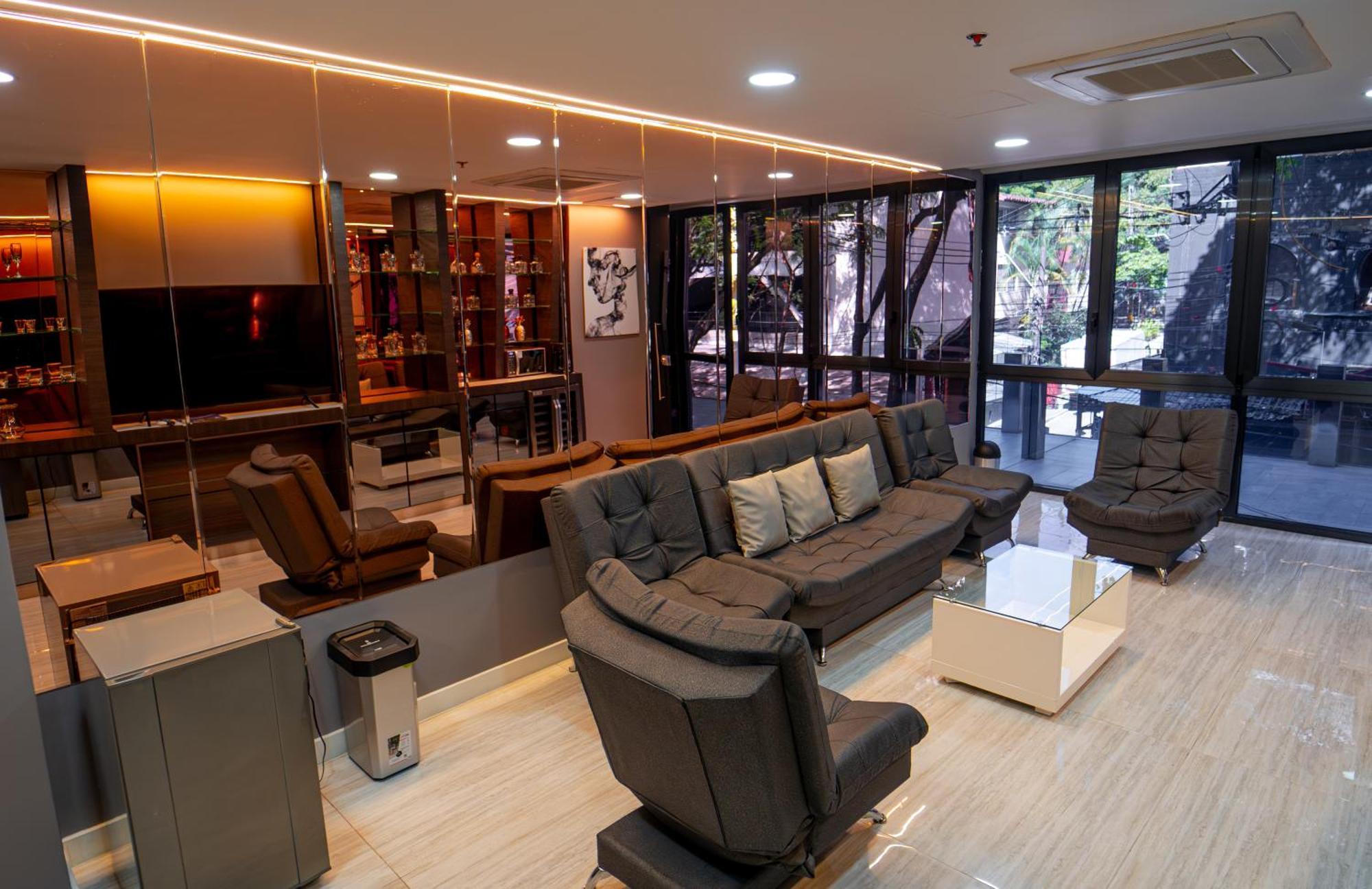1Million Luxury Suites Medellín Buitenkant foto